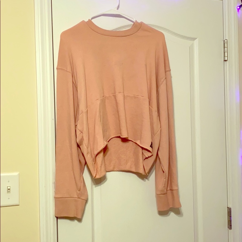 Long sleeve, cropped sweatshirt